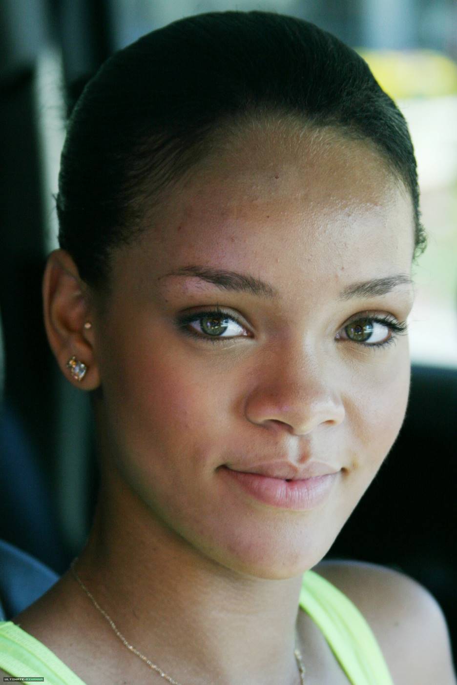 Rihanna Without Makeup Is Still Gorgeous And Stunning Orc8t 